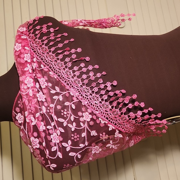 Elegant Lace Scarf - Sparkly Fuscia - Picture 2 of 4